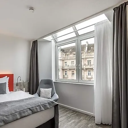 Select Hotell 3*